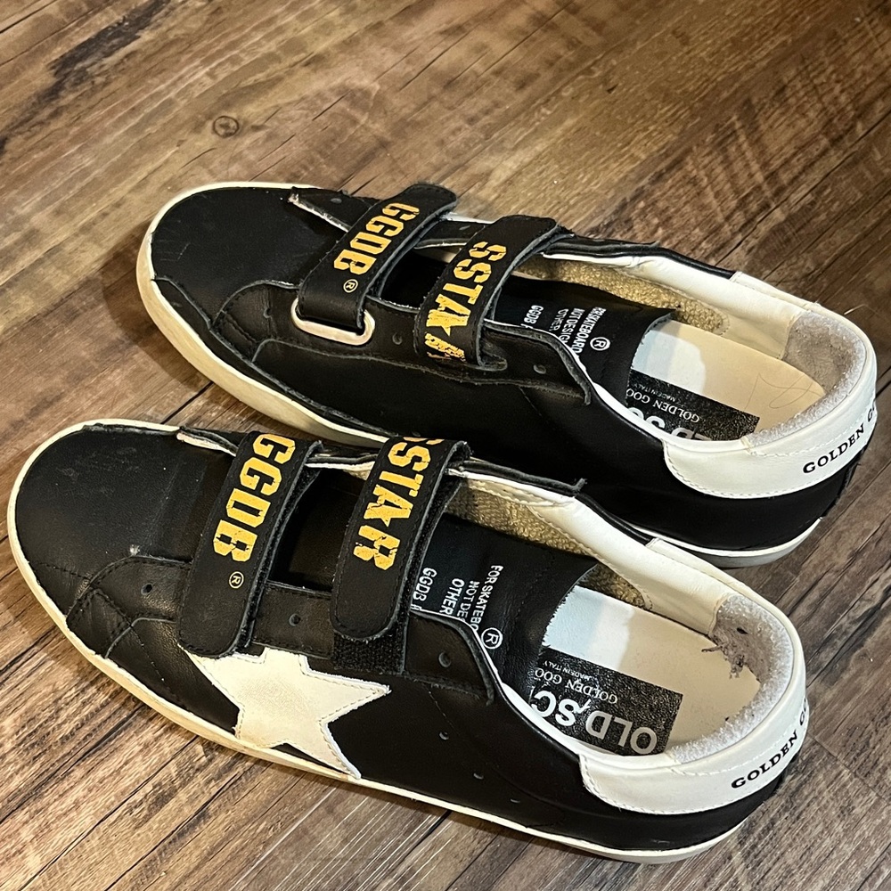 Fake Golden Goose womens Black and White Star Sneakers